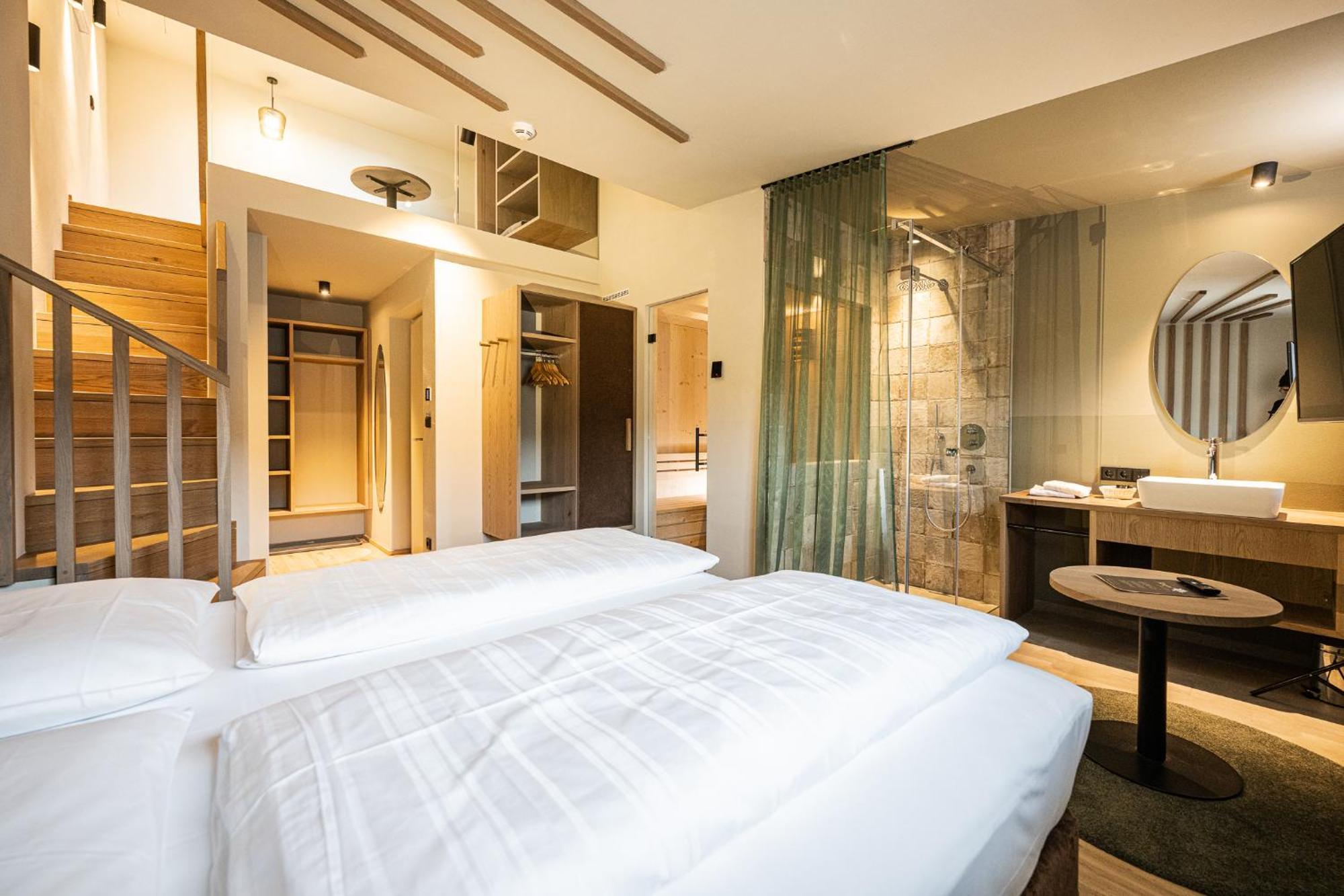 Hotel Loewe Dolomites San Candido Esterno foto