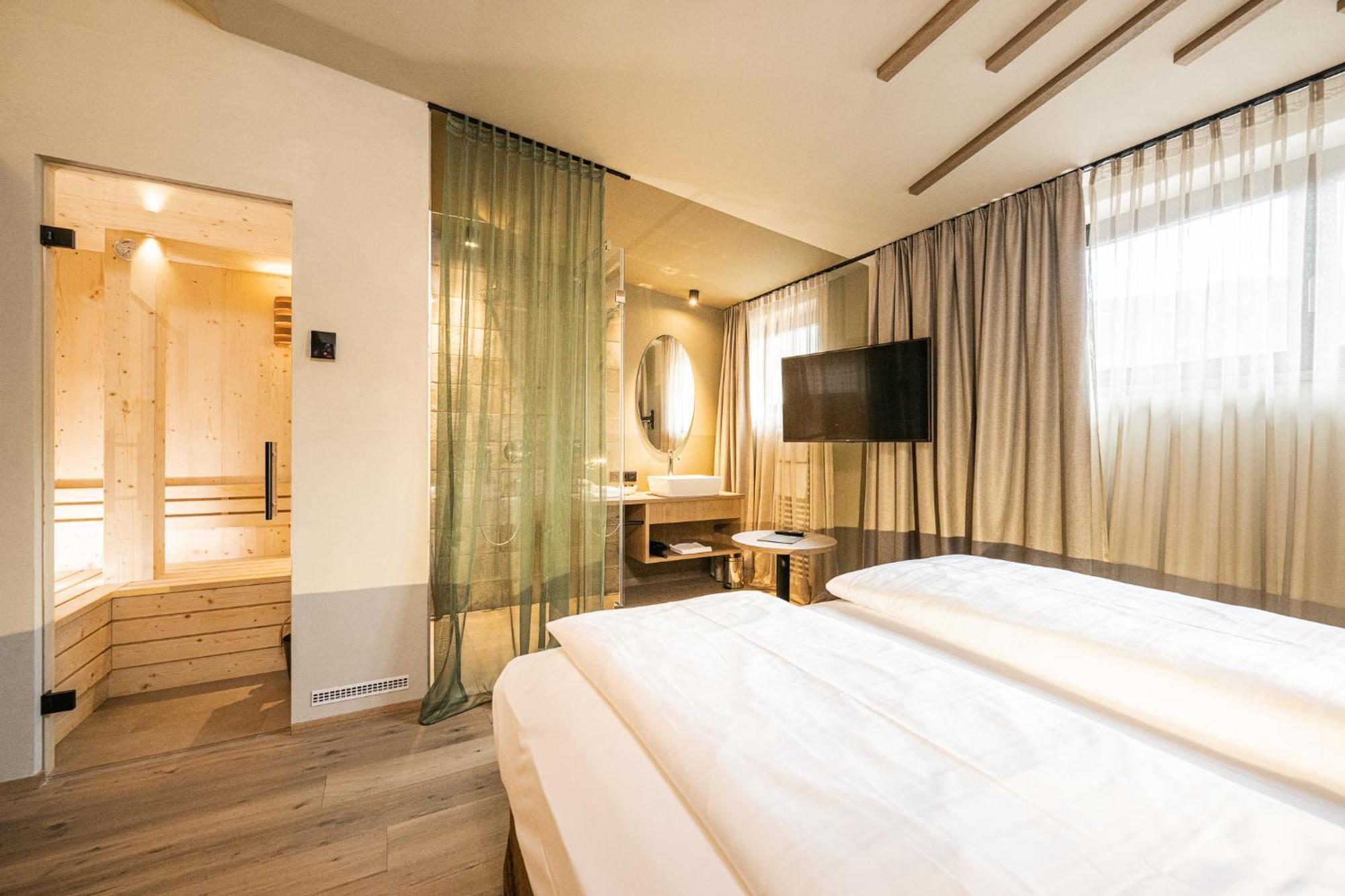 Hotel Loewe Dolomites San Candido Esterno foto