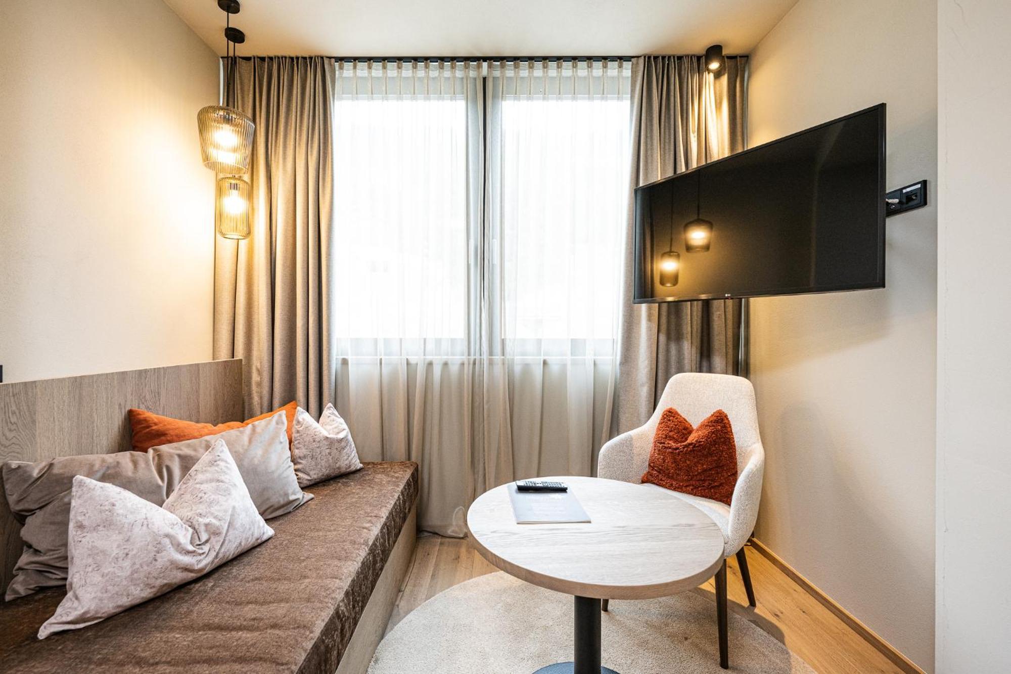 Hotel Loewe Dolomites San Candido Esterno foto