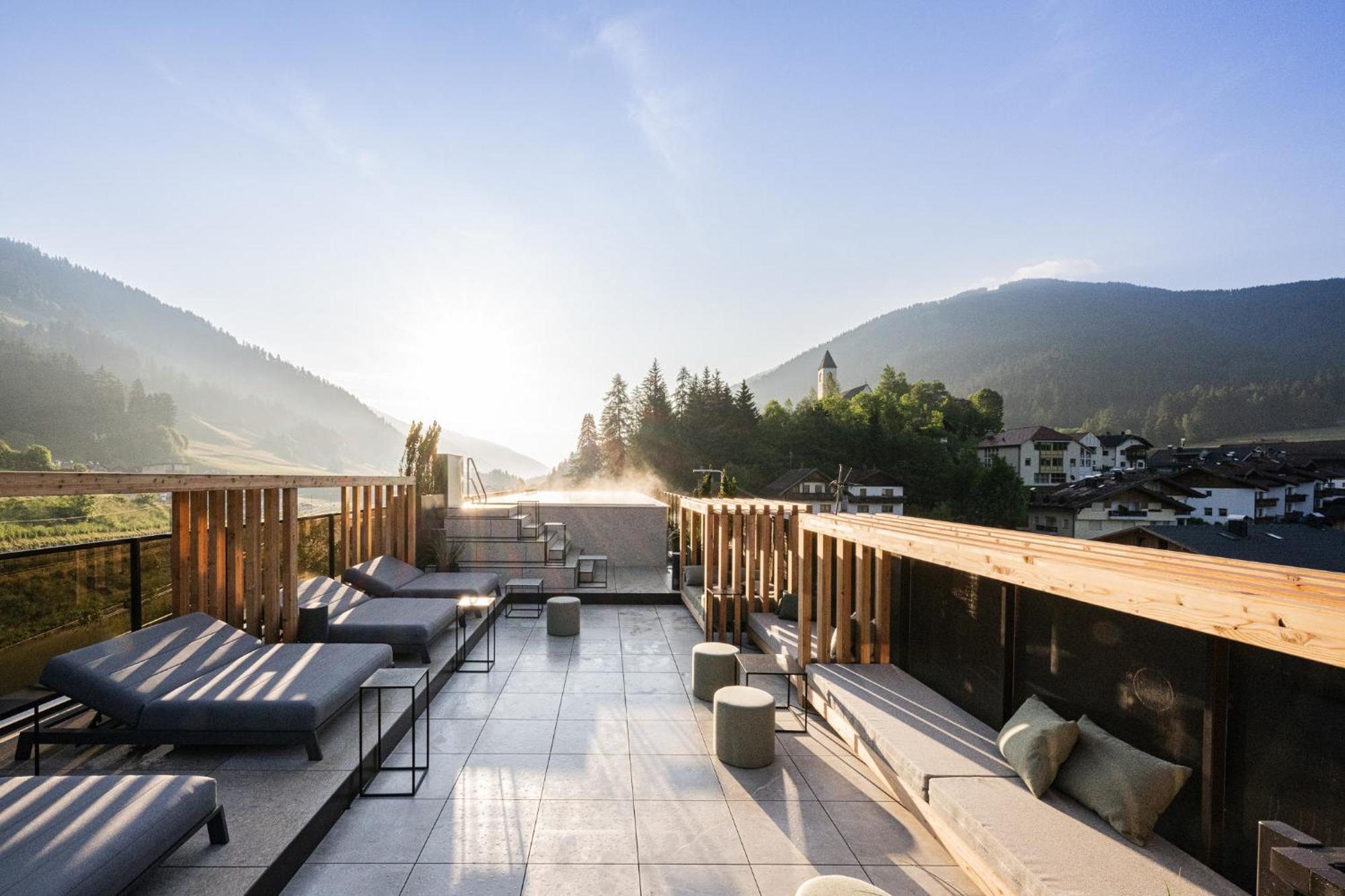 Hotel Loewe Dolomites San Candido Esterno foto