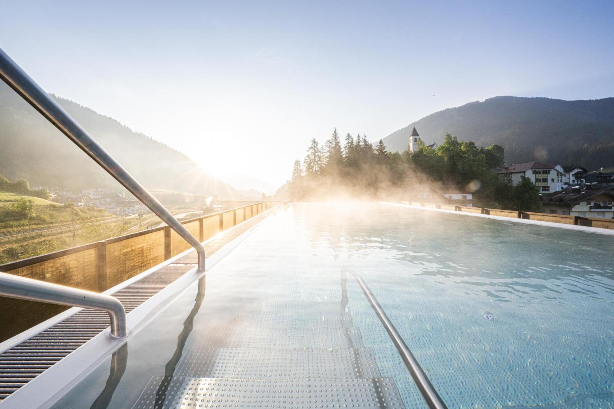 Hotel Loewe Dolomites San Candido Esterno foto