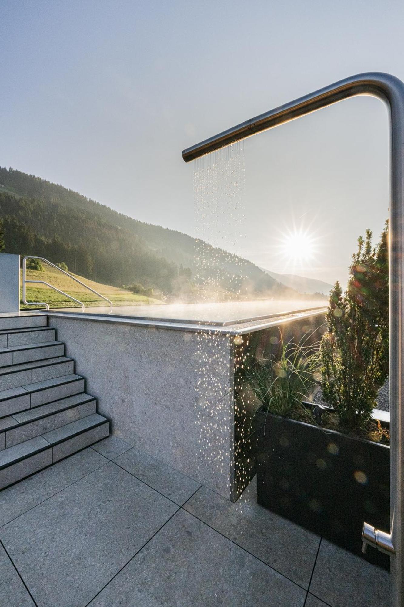 Hotel Loewe Dolomites San Candido Esterno foto