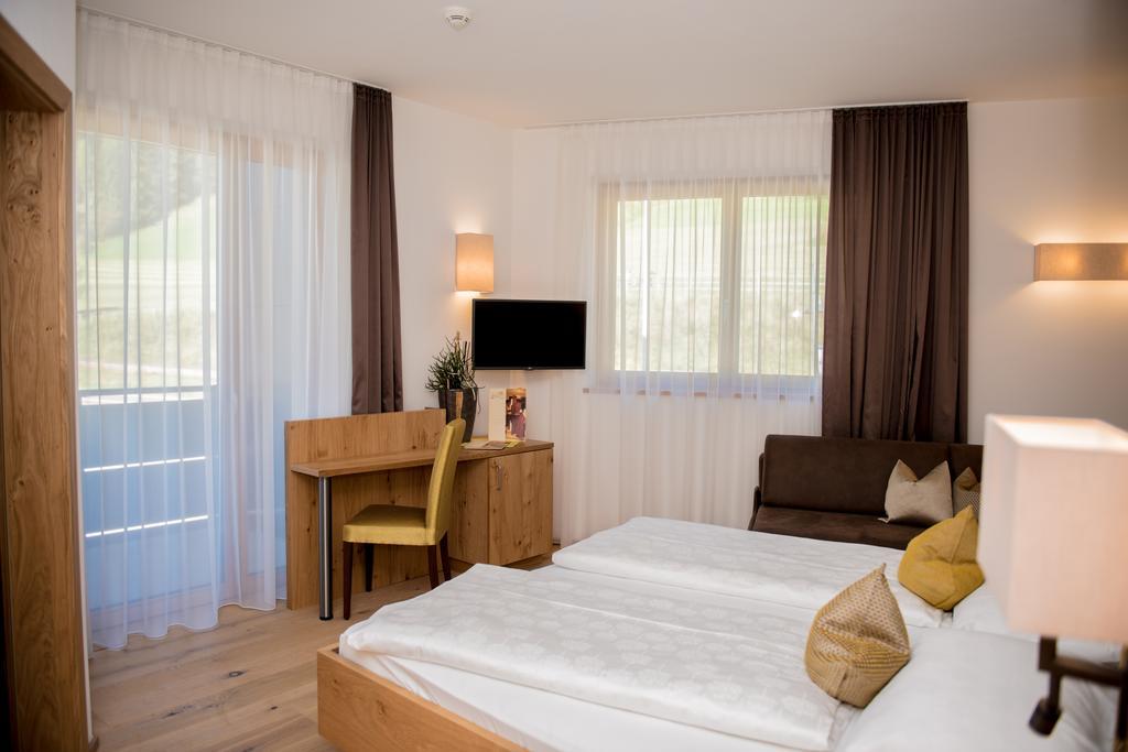 Hotel Loewe Dolomites San Candido Esterno foto