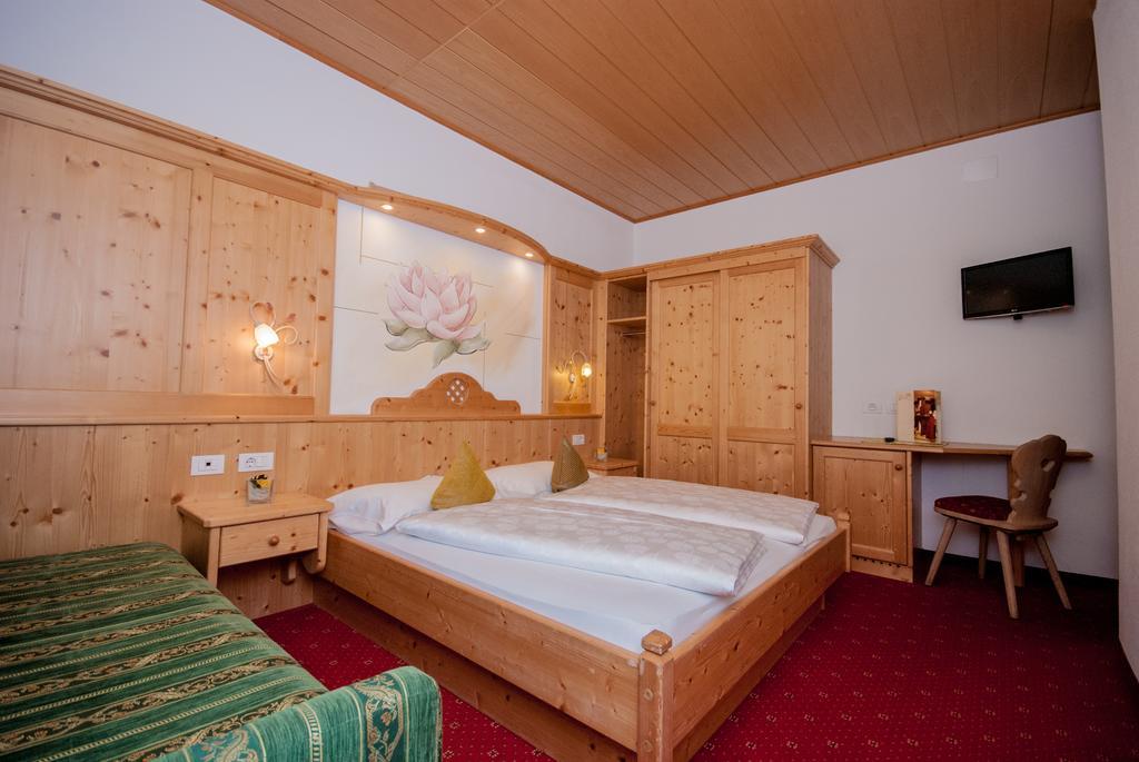 Hotel Loewe Dolomites San Candido Esterno foto