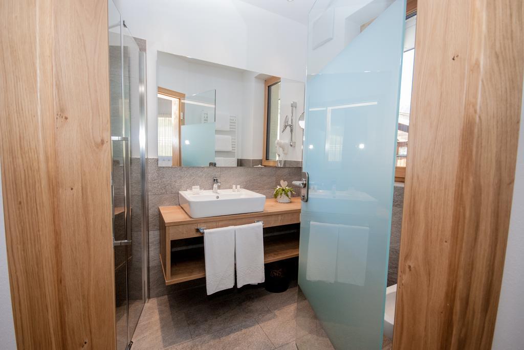 Hotel Loewe Dolomites San Candido Esterno foto