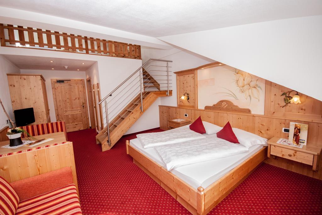 Hotel Loewe Dolomites San Candido Esterno foto