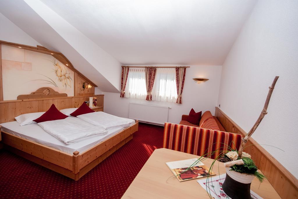 Hotel Loewe Dolomites San Candido Esterno foto