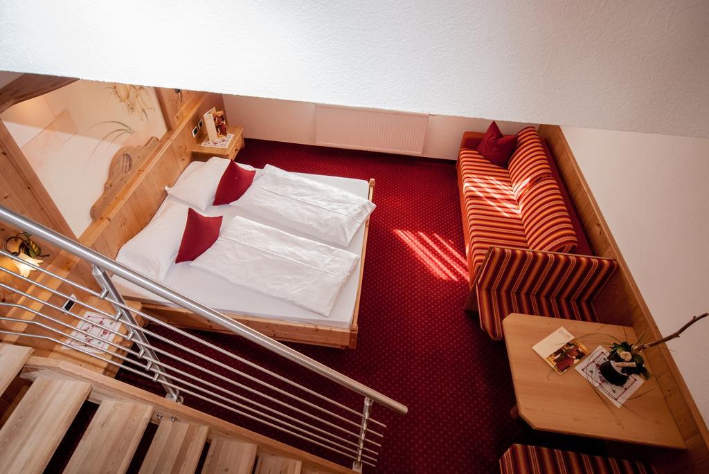 Hotel Loewe Dolomites San Candido Esterno foto